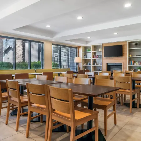Country Inn & Suites by Radisson, Frederick, MD