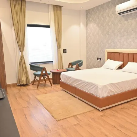 Purav Hotel