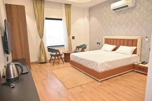 Purav Hotel