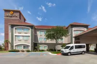La Quinta Inn & Suites by Wyndham Laredo Airport