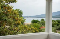 Kamari Beach Hotel - Bergblick