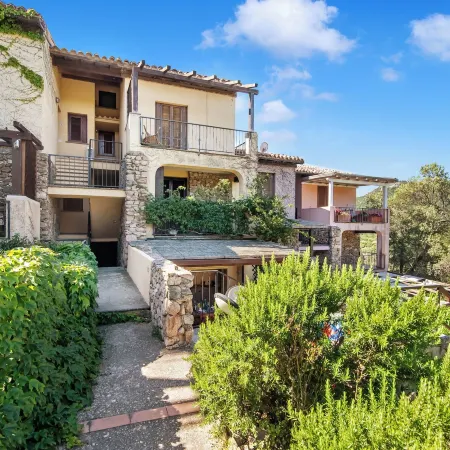 Giotto in Sardegna with Shared Pool - Happy Rentals
