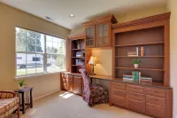 Bend Home: Office, Garage, Parks, Seasonal Pool! - Homestays