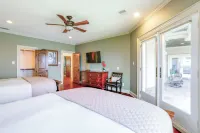 Bayfront Villa w/ Million-dollar Views in Seabrook - Villas