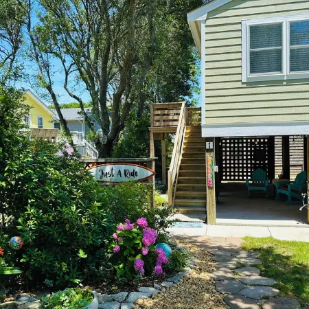 Oceanside 1Br Private Apt with Two YMCA Passes Including Outdoor & Indoor Pools