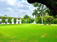 Hotel Chandela Khajuraho Отели в г. 
