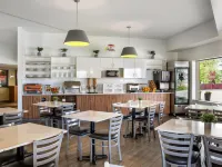 Super 8 by Wyndham Winnipeg West Hotels near Assiniboia Downs