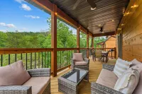 Cozy Creekside Stay for 8 - Chalets
