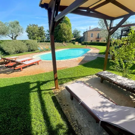 Spoleto Tranquilita Sleeps 20 with Wifi Pool Yoga Studio Gardens and Views