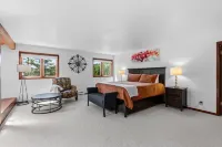 Keystone Resort Escape! Location! 360 Views, Trails, Snake River, HotTub, Pets - Hot Tub