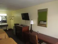 Red Carpet Inn - Augusta - Motels
