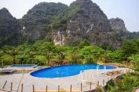 Cendana Trang An Retreat - Infinity Pools