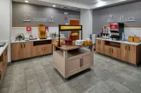 Hampton Inn Tomah - breakfast