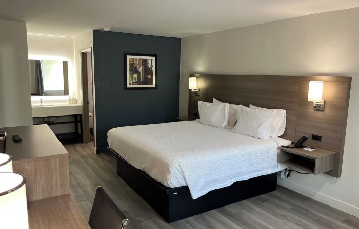 Travelers Inn & Suites