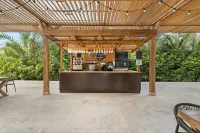曼格羅夫海灘科倫登庫拉索全包飯店，希爾頓Curio系列的The Rif - 酒吧