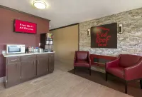 Red Roof Inn Dayton - Huber Heights - parking