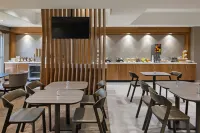 SpringHill Suites Turlock - breakfast