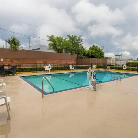 Red Roof Inn & Suites Macon