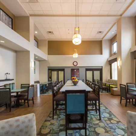 Hampton Inn & Suites Jamestown