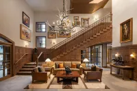 The Rusty Parrot Lodge and Spa - parking