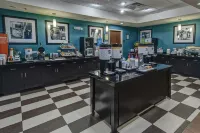 Hampton Inn & Suites Clarksville - breakfast