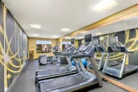 Hilton Garden Inn Fairfield - Pet friendly