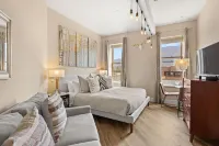 Independence Square Lodge by Frias - parking