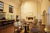 DoubleTree by Hilton Toluca - ที่มีบาร์