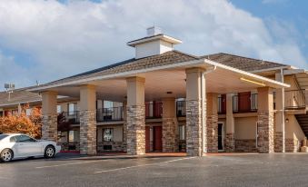 Quality Inn Russellville I-40