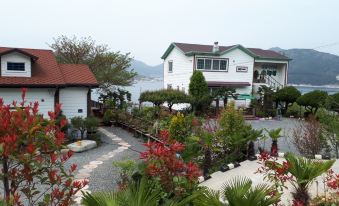 Geojedo Gonggoti Hill Pension