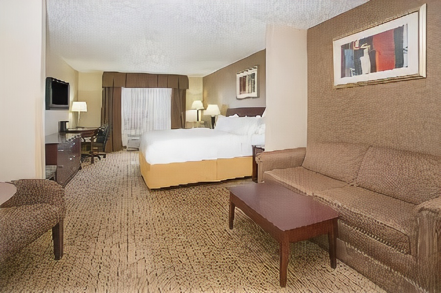 Hampton Inn & Suites Minot