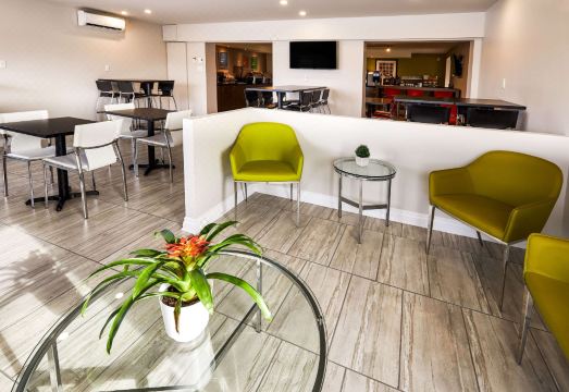 2. 컴포트 인 루앙..