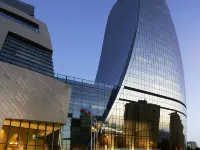 費爾蒙巴庫火焰塔酒店 鄰近火焰塔的酒店