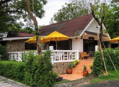 โฮม แอนด์ ฮิลล์ รีสอร์ท นครนายก