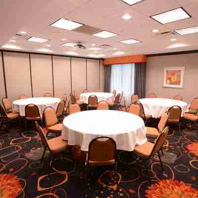 Hampton Inn & Suites Albany at Albany Mall Dining/Meeting Rooms