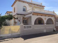 4 Bed 3 Bath Villa Sleeps 8, Pool Wifi Tv Close to Beach Restaurants and Shops