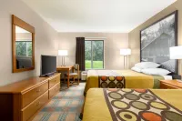 Super 8 by Wyndham Hannibal Hotels in Mason Township