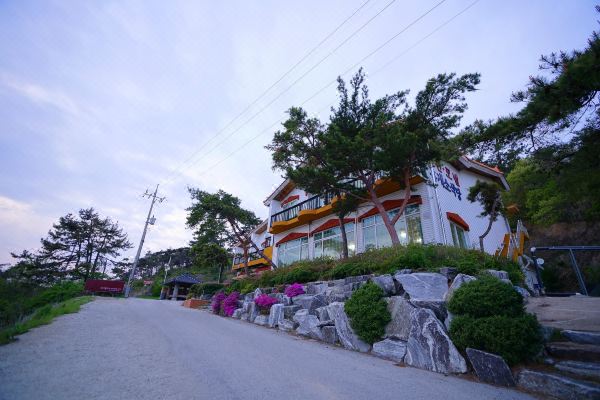 힐미힐유펜션(Bada Jeonmang with Hill Pension)_5