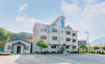 Muju Rainbow Pension