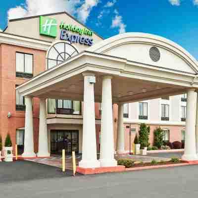 Holiday Inn Express & Suites Quakertown Hotel Exterior