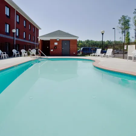 Holiday Inn Express & Suites SUFFOLK by IHG