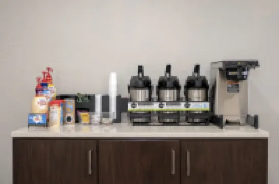 Red Roof Plus+ Jacksonville - Southpoint