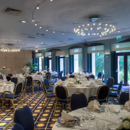 Le Royal Hotels & Resorts Luxembourg Отели рядом с достопримечательностью «Белэр»