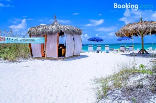 Paradise Palms-私人海灘通道-加熱游泳池-每個房間都能看到水景