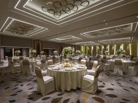 Pullman Jakarta Indonesia Thamrin CBD Отели рядом с достопримечательностью «Senayan Madya Stadium»