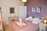 Villa Takis on Pelekas Beach. Small House with Garden and Sea View