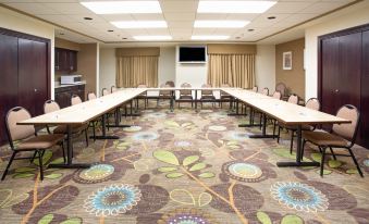 Holiday Inn Express & Suites Minot