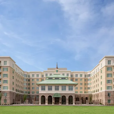 希爾頓查爾斯頓海港大使館套房酒店山愉快 鄰近Patriots Point Cold War Submarine Memorial的酒店