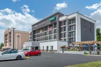 Quality Inn & Suites Spring Lake - Fayetteville Near Fort Liberty Hotels in Spring Lake