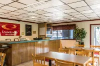 Econo Lodge Inn & Suites Lake Harmony - Pocono Mountains Area - breakfast